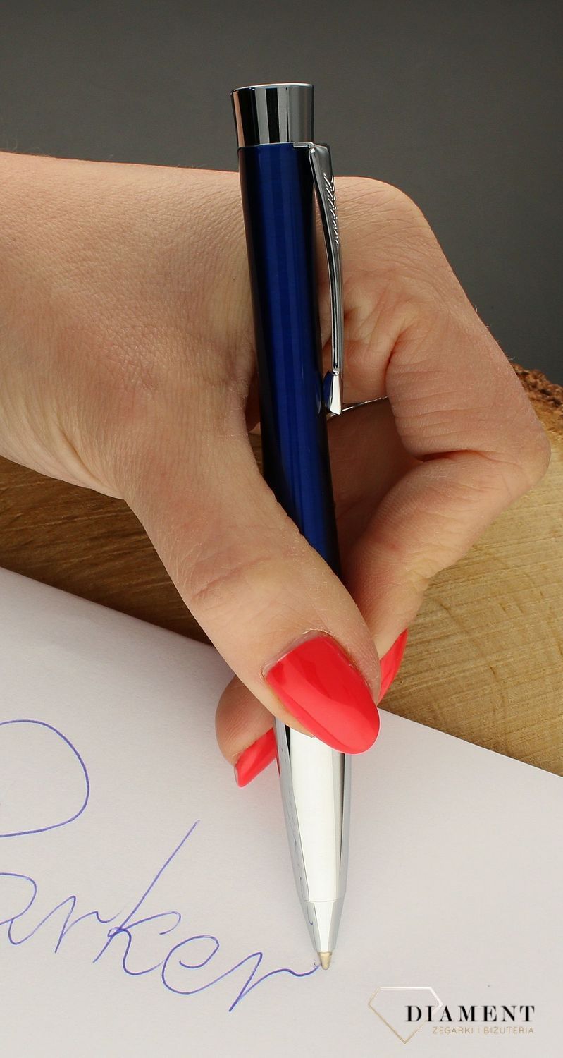 Długopis Parker Urban Fashion Bay City Blue CT S0767150.  Elegancki i nowoczesny długopis Parker S0767150 to propozycja skierowana dla osób ceniących klasykę i elegancję ale w nowoczesnym wydaniu. Długopis odznaczający się ponadczasową koloryst.jpg